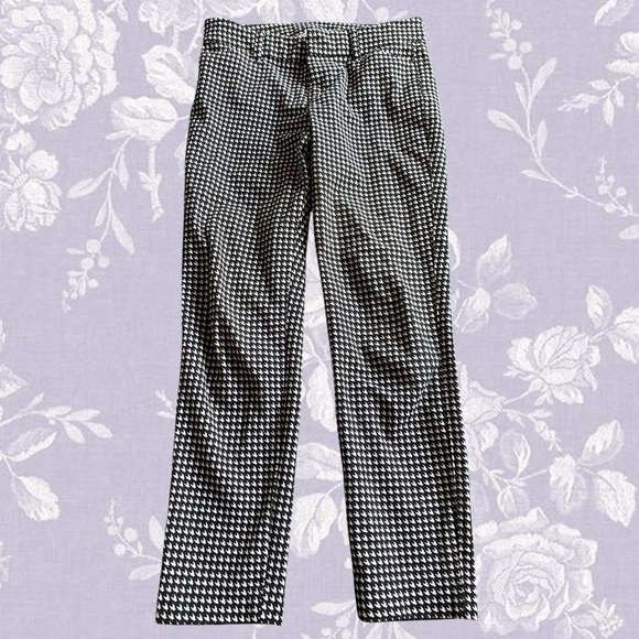 Old Navy Pants - Women’s Old Navy Black & White Houndstooth Mid-Rise Pixie Pants